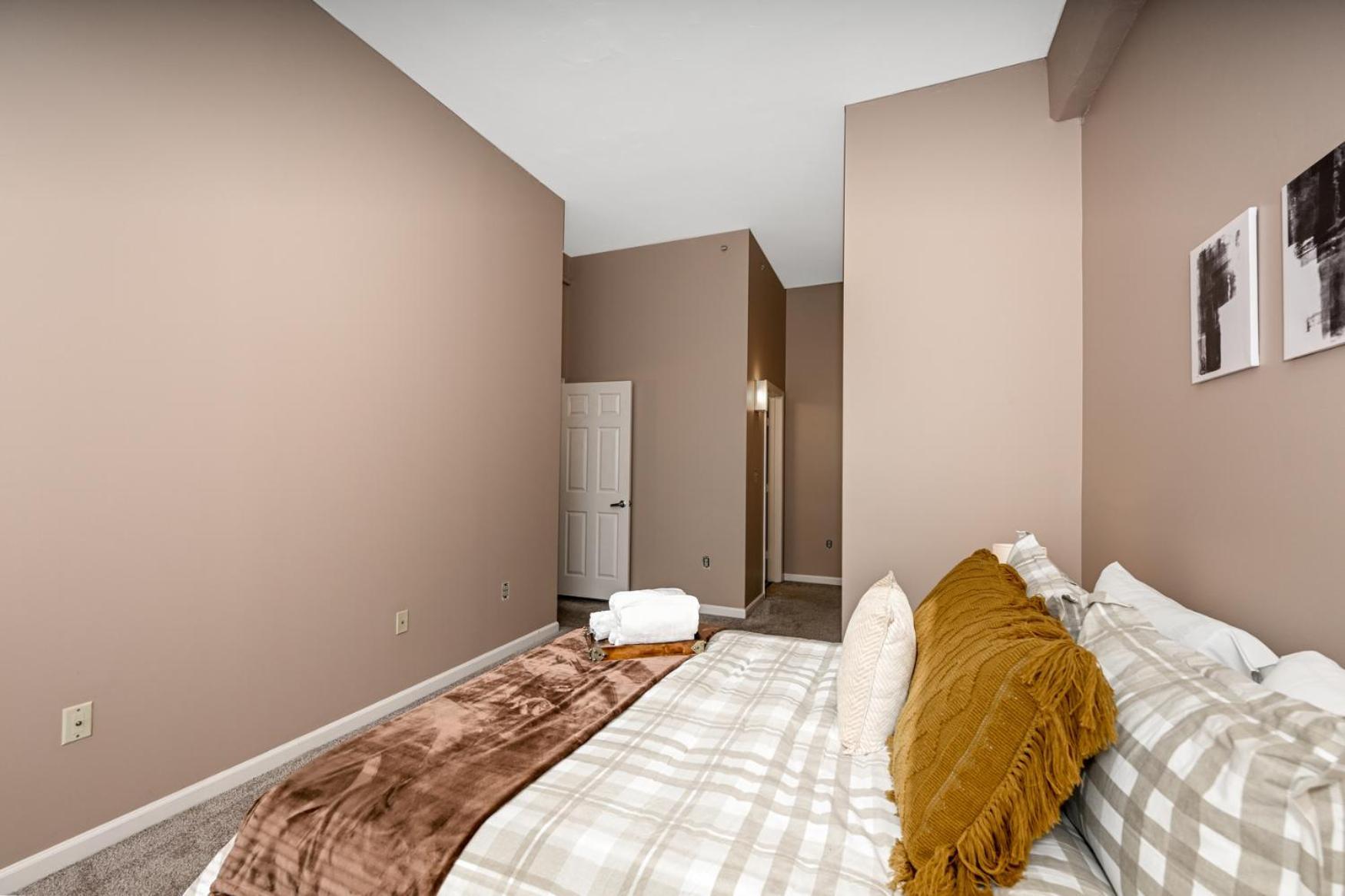 2 Bath Prkg+Gym+Sauna Perk Plaza +30 Day Cleveland Exterior foto